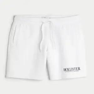 HOLLISTER 플리스 로고 그래픽 반바지 9인치