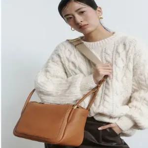 [NS홈쇼핑][헤지스ACC] HIBA5F162W2 [H-VARY] 에이치 베리 브라운 레더 숄더백 L..