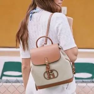 [NS홈쇼핑][헤지스ACC] HIBA5F105I2 H소가죽 패치 베이지 플랩 백팩[35210372]