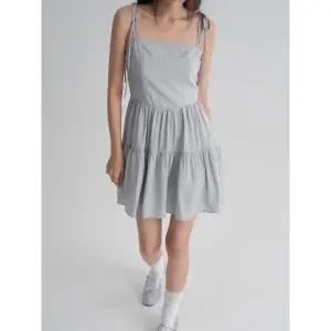 [에잇세컨즈] 슬리브리스 미니 원피스  라이트 그레이 (165871DY22)