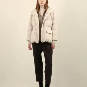 올리비아로렌 HC19 자가드시보리 점퍼  VVCKD4WA191