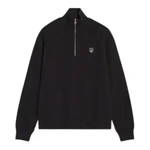 [롯데백화점]메종 키츠네 FW25 남성 폭스헤드 반집업 맨투맨 PM00305KM0341 P199