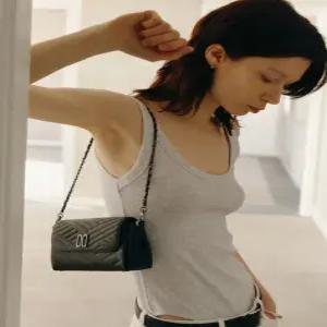 칼라일 블랙 DD로고 소가죽 투웨이 미니 크로스백 DCWA6E761