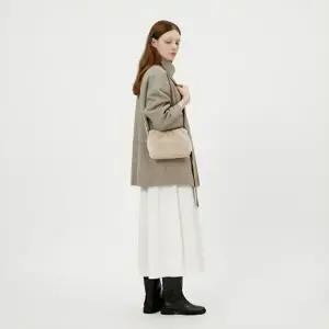 하찬 토트백 가방 퍼 호보 숄더 크로스 드로스트링 셔링 겨울 데이트룩 하객룩 포인트 연말룩 신상 코디템