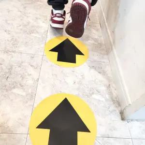 바닥 부착형 화살표 표시 스티커 이동 유도 실내 안전관리 안내 길 현장