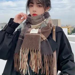 여자 대학생 따뜻한 겨울 빅사이즈 체크 머플러 코디 인생샷목도리