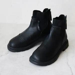 [롯데백화점]원더슈즈 시보리스 컴포트 쿠션 미끄럼방지 스판 백지퍼 앵클부츠 3CM BD-AW906