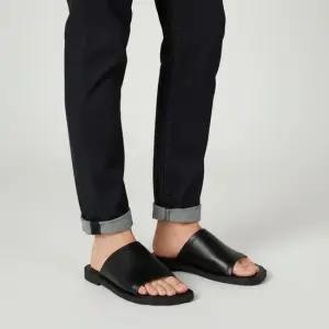 BALENCIAGA 남성 슬리퍼 739724 WBD01 1000