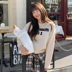 (캐주얼룩/데일리템) 깜봉 자수 레터링 라운드 긴팔 크롭 니트 nt4730