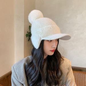 (1플러스1) 여성 왕방울 니트 베이직 귀마개 모자 겨울 방한 방풍 보온 트렌디 비니