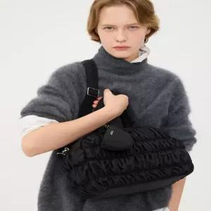 질스튜어트 뉴욕 액세서리 24FW [보우러플] 블랙 나일론 셔링 패디드 토트백 JABA4F556BK