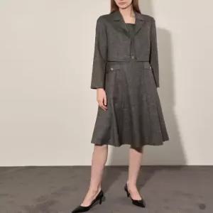 올리비아로렌 / 자켓형 핏앤플레어 원피스 VOCOA4F8321/ 애플아울렛 ( 브라운 )