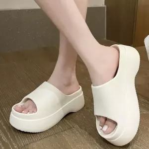 여성 샌들 통굽 슬리퍼 여름 EVA 쿠션감 키높이 2색 사무실/뮬/미니멀/민자/토오픈/실내화/스타일/여행