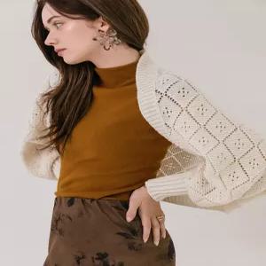 [막스까르띠지오]펀칭 트라이앵글 니트 볼레로