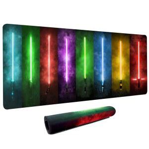 Lightsaber XL 마우스 패드, 스티치 엣지가 있는 매우 두꺼운 방수 대형 게이밍 마우스패드, 컴퓨터 책상 액세서리, 미끄럼 방지 베이스 키보드 매트 650 x 300 3m
