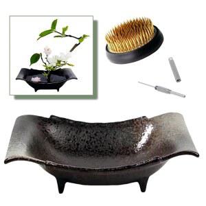 일본 꽃개구리 이케바나 꽃병 키트 도자기 꽃 용기 7.9인치 Lx5.9 Wx2.0 H 2.4인치 원형 및 2인치 켄잔 바늘 교정 도구 포함