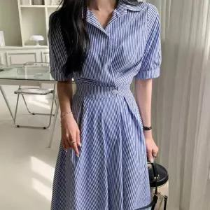 여성 줄지 허리단추 카라넥 반팔 롱 플레어 원피스