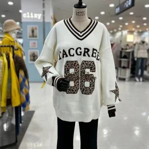 [르니앤맥코이]레오파드 레터링 브이넥 니트 티셔츠 MN02KN003FJY