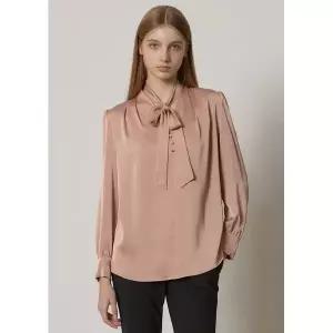 [하프클럽/쉬즈미스]버튼 디테일 보우 브이넥 블라우스 (택가격 138000원)