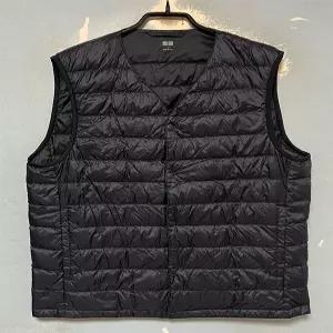 유니클로 남자 경량 패딩조끼 덕다운 기본 L 100