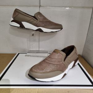 [에스콰이아] 에스콰이아 여성 펄 보석 조화 글리터 슬립온 굽4센치 YABFHL502