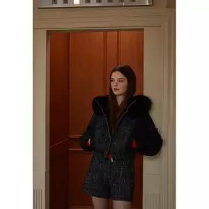 [롯데백화점]에고이스트 소재 믹스 리얼 퍼 셔링 소매 점퍼 (EQ4WZ260)