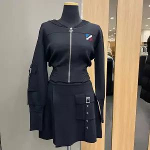 [에고이스트]자수포인트볼륨크롭가디건 EQ2KG361_DJ