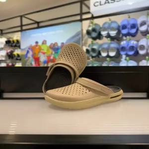 [크록스] 크록스 인모션 클로그 209964-214 토프 브라운 라이트라이드