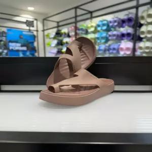 [크록스] 크록스 겟어웨이 플랫폼 토우 루프 210834-0LF 토프 브라운