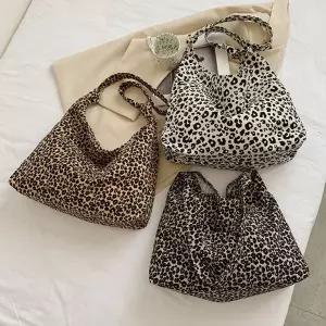 메신져백 빈티지 사계절가방 숄더백 레오파드백 호피무늬