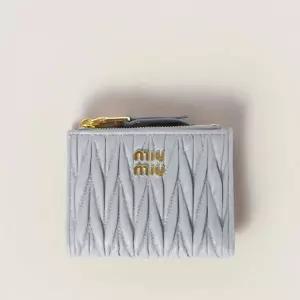 미우미우 스몰 마테라쎄 나파 레더 지갑 5ML024 AFPP F0164 530473