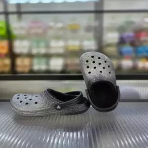 [크록스]포근한 털 클래식 글리터 라인드 클로그 205842-067/애플아울렛