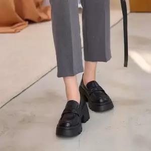 에나멜 통굽 학생 로퍼 유니크 디자인 편안한 착용감 멋진 가보시 (WFJ5TQ4)