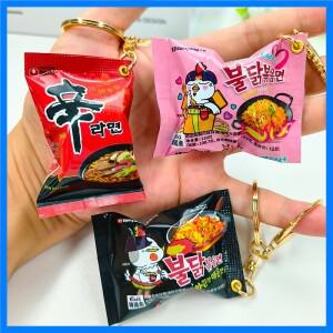 1개 시뮬레이션 인스턴트 라면 키체인 휴대폰 미니 간식 펜던트 가방 펜던트 자동차 키링 새해 선물