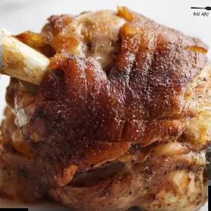 돼지족발 B의식탁 독일 슈바인 학센 돼지 고기 족발 750g