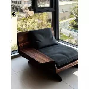 모던하고 미니멀한 디자인의 검은 호두나무 원목 소파 의자 1인용 검은색 가죽 등받이 거실/발코니 라운지