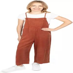 말문이 막힌 소녀 와이드 레그 점프수트와 반팔 티셔츠