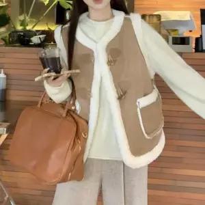 인조 양털 무스탕 떡볶이 버튼 숏 베스트 조끼 WE6B92E