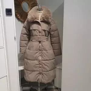 [르피타] HC06 키채 피딩 롱 점퍼(베이지) 키채 피딩 롱 점퍼 L254UJPC09 (S44544337)