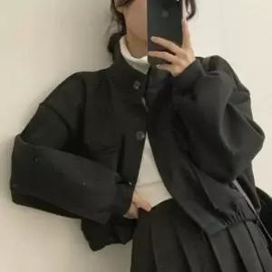 코트 데일리 모던 베이직 크롭 가오리핏 여성 아우터