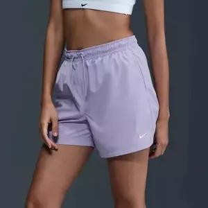 [국내매장] 나이키/여성반바지/스포츠웨어 클래식 우븐 미드 쇼츠(FV7558-533)/EV