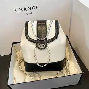 여자 오피스견고한 겸 직장인 출근 숄더 정장 백팩 용 코디