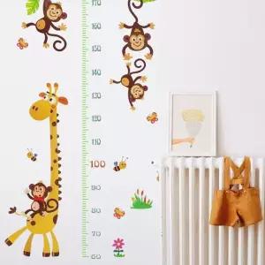 기린과 기록 시트지 성장 원숭이 키재기 (WFKB3XZ)