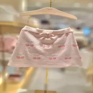 (밍크뮤10) 26SS 신상 HK(PK)하트체리자카드니트스커트 (36115436010)