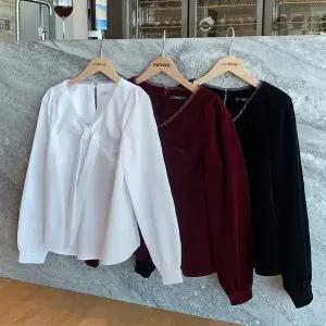 핫핑 [하객룩/격식룩] 리타 벨벳 오간자 레이어드넥 셔링 리본 퍼프 블라우스