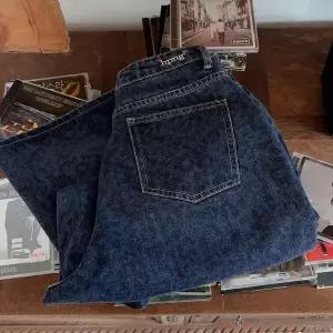 [핫핑](센텀시티점)[트렌디/핏보장] 페이브 레오파드 패턴 와이드 롱데님팬츠 P000CQWU