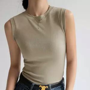 신축성 좋은 라운드넥 민소매 나시 티셔츠 슬리브리스오프숄더 레이스 크롭 새틴 골지 탱크탑 캡내장 이너