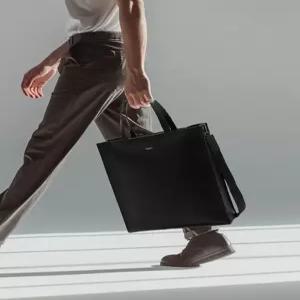 질스튜어트 액세서리 남성 스캇 세로형 토트백 미디움 M (크로스겸용/별도파우치포함)  (JUBA5F902BK)