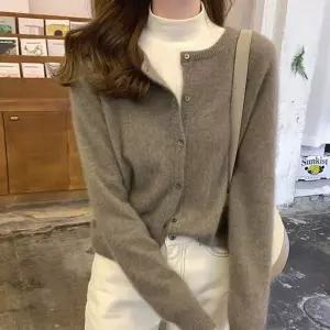 가디건 베이직 스타일 아우터 폭신폭신 여성여자 깔끔한 간절기 오피스룩 출근 니트 캐주얼 편한