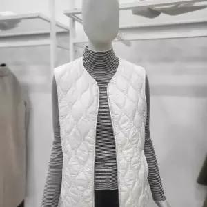 [꼼빠니아]경량 패딩 조끼 CAEW9-WHV010-130_JK